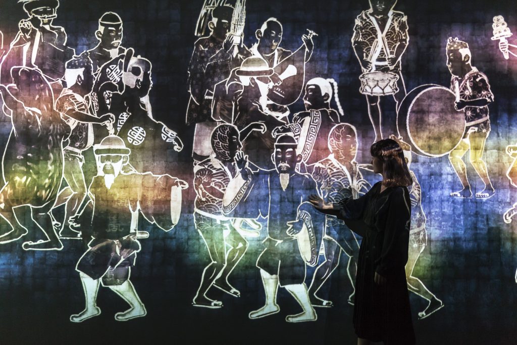 Walk Walk Walk Search Deviate Reunite.Photo courtesy of teamLab